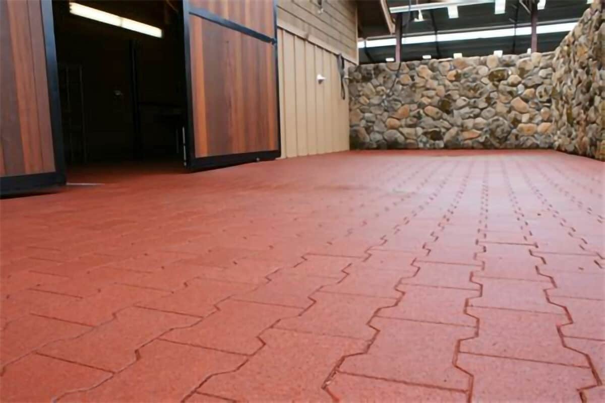 Van Dyck recycled rubber dogbone paving